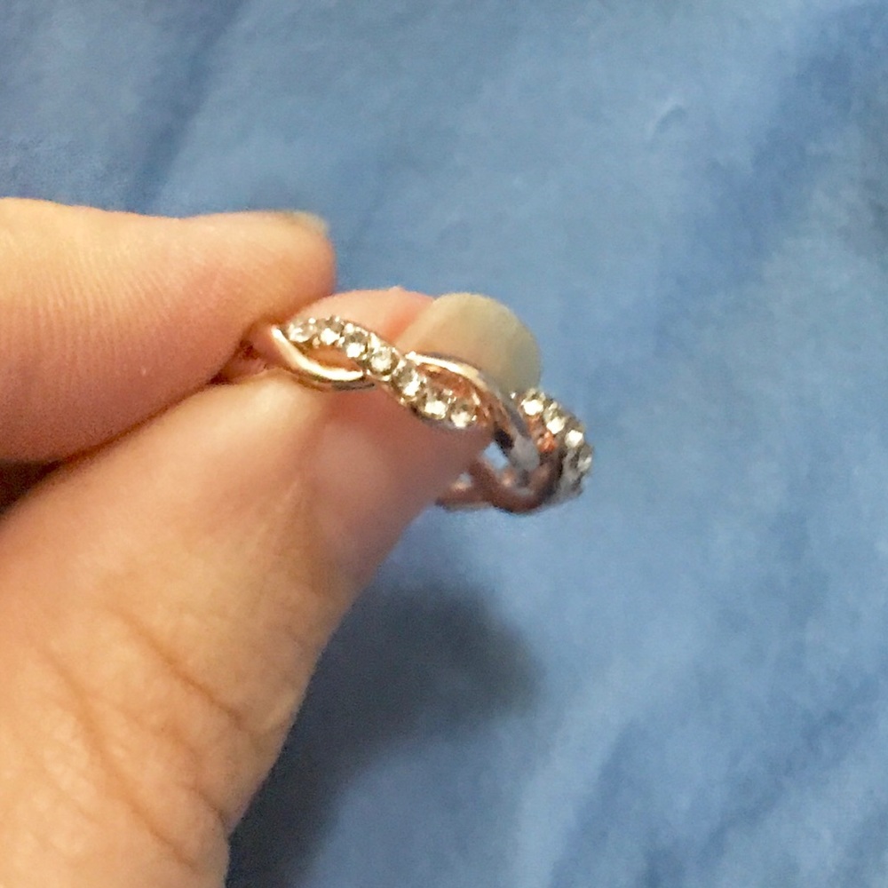 NEW!💙💎ROSE💗GOLD TONE! TWISTED RING💎💙CRYSTAL 7 - Picture 4 of 7